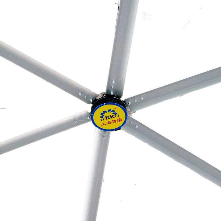 พัดลมเพดานอุตสาหกรรม 6pcs วัสดุสับสนธ์ใบมีดสําหรับพื้นที่ครอบคลุม 1400m2 และเสียงต่ํา